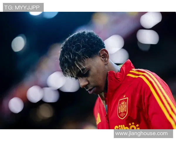 足球明星亚马尔摆件的魅力与收藏价值探讨